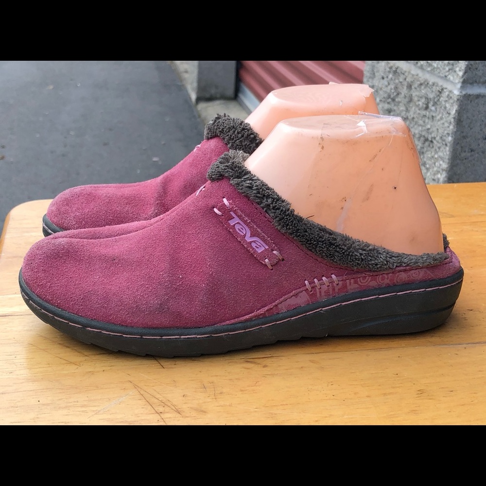 Teva S/N 4298 BELU KIRU Women’s Red Suede MULE SHOES Size 5